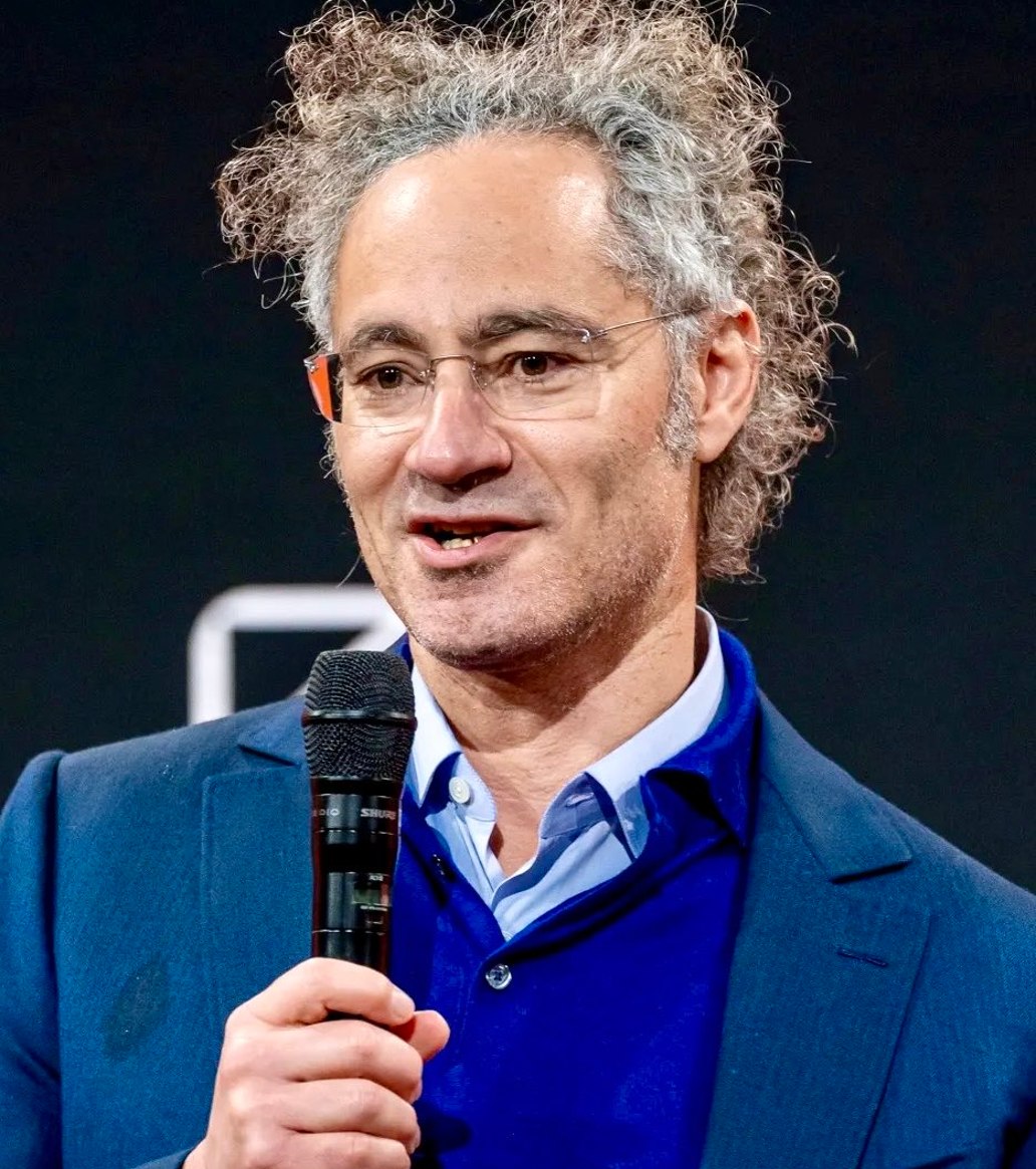 ThePressify's tweet photo. 🇷🇺 Russian government official Kirill Dmitriev says Palantir CEO Alex Karp "needs a haircut." https://t.co/aJajxJLBjf