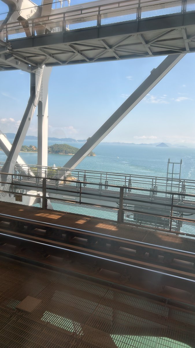 behinmoth's tweet photo. 乗る側間違えたな https://t.co/5fepUJMdZK