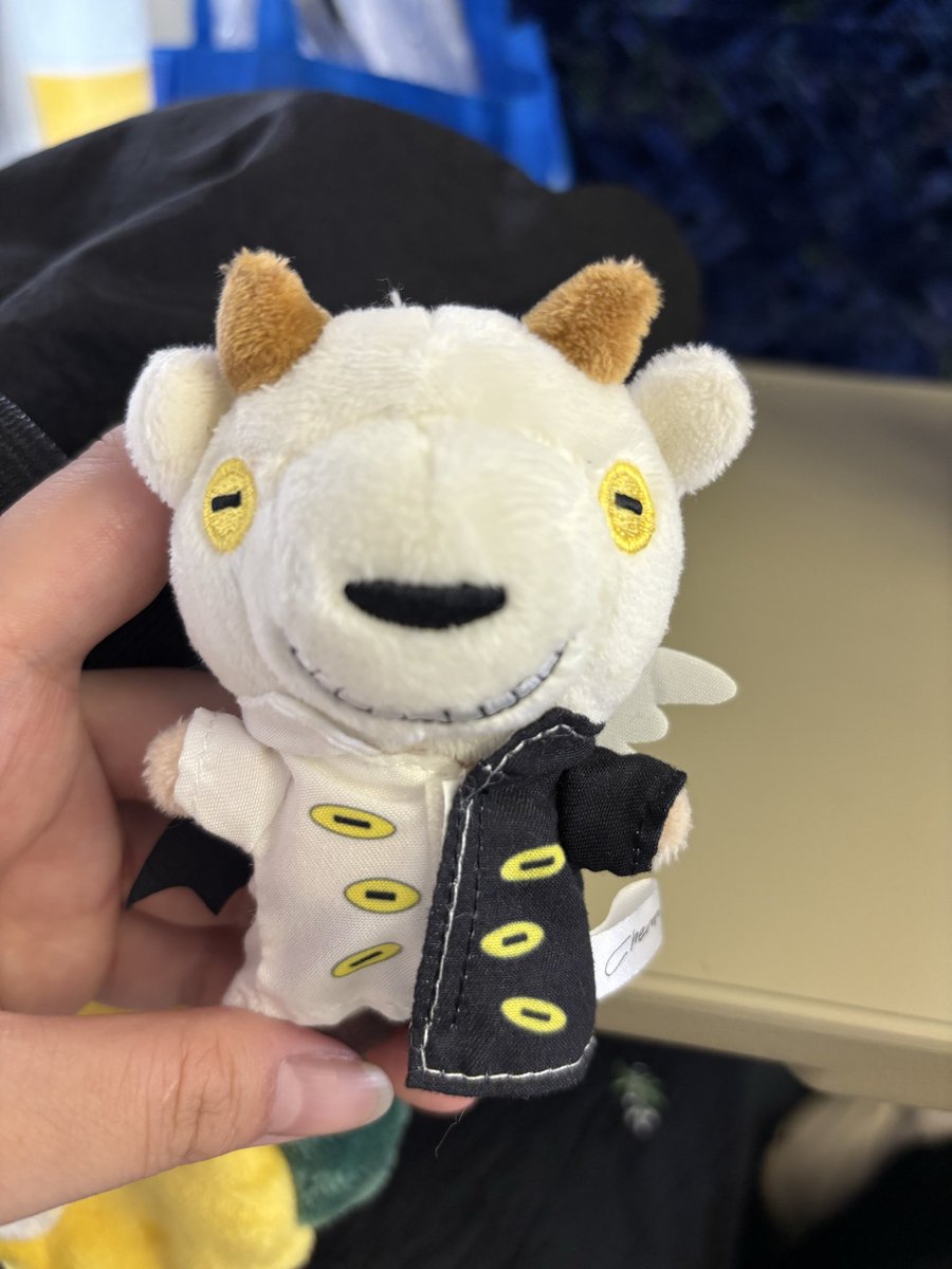 riii__129's tweet photo. 昨日ロッキンから帰ってきて身体バキバキのまま横アリ向かってる〜
ふくらはぎパンパンすぎてLIVE中立ってられるのか？笑笑 https://t.co/hujZxvyw2w