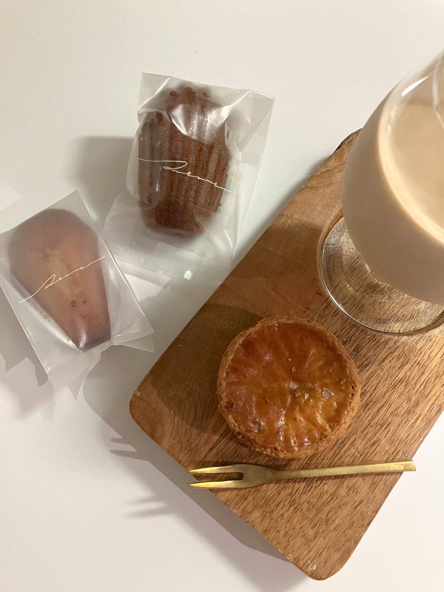 hamata000's tweet photo. 最近KITTE行ってなかったから久々にひろしまIPPIN覗いたらremmeの焼き菓子新しい種類が入ってた！嬉しい
🍋広島レモンティーのマドレーヌ
⛩️フィナンシェアマン
でも大好きなガレットブルトンヌは在庫で終了みたいです😢
ここの焼き菓子本当に好き☕️ https://t.co/obOZtPi7kp