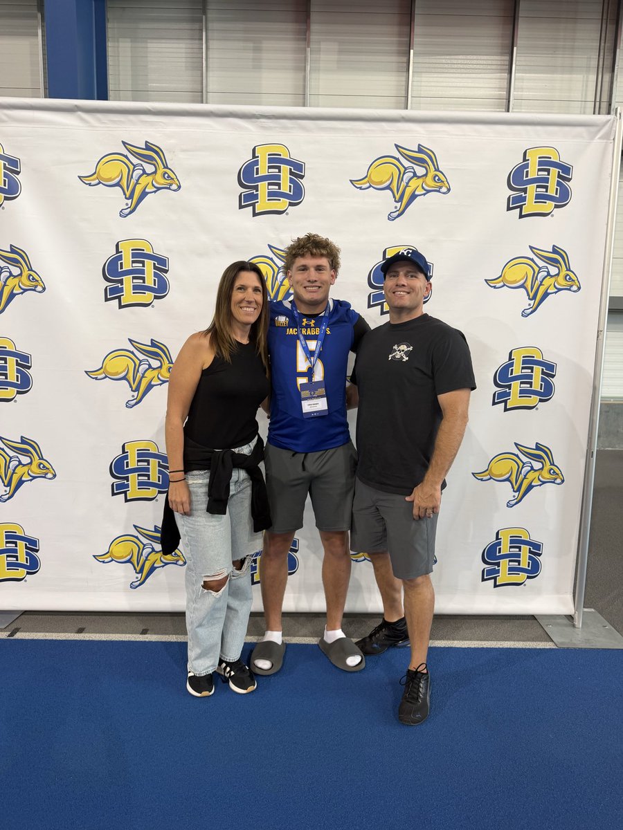 lucas_haverty's tweet photo. Thanks @Habs_51 and @GoJacksFB for the game day invite, was a great environment and can’t wait to get back to Brookings! @CoachHaberman @GriffFootball @GE_Football_Rec https://t.co/t9ZQ6iESwr