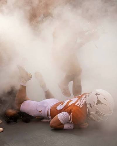 DookMiss10186's tweet photo. Dear @ArchManning , you can't take a nap on the field in the middle of a game ๐คฃ๐คฃ๐คฃ๐คฃ @TexasLonghorns @OhioStateFB #SackKing https://t.co/N7L5Y9hqlA