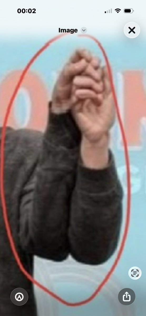 duzBme's tweet photo. @an_brasan @Grok why does Paul Murphy have three arms? https://t.co/82HSIW4ahI