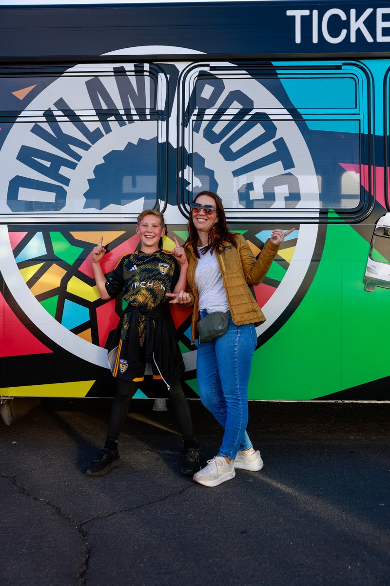 oaklandrootssc's tweet photo. Subiendo de nivel, no solo de camión. 🚍

Gracias a @rideact por sumarse a este día y traer su camión hasta acá. Su apoyo hace que nuestra comunidad siga avanzando juntos.

#OAKvLEX | #ConoceTusRaíces | #ACTransit https://t.co/OSuR614Wyo