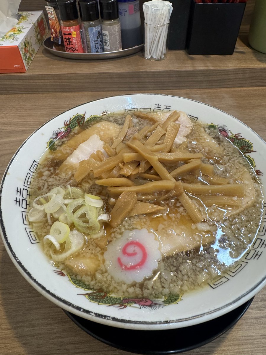 4415thrash's tweet photo. 麺や　あくつ
チャーシュー麺(支那そば　背脂　メンマトッピング)

前回行った時に気なった支那そばを食べに行ってきた！

煮干しを強めにできるよう煮干しの粉末つきが嬉しい🥰

ごちそうさまでした！

#麺やあくつ
#チャーシューメン(支那そば) https://t.co/9Pp3IV2raz