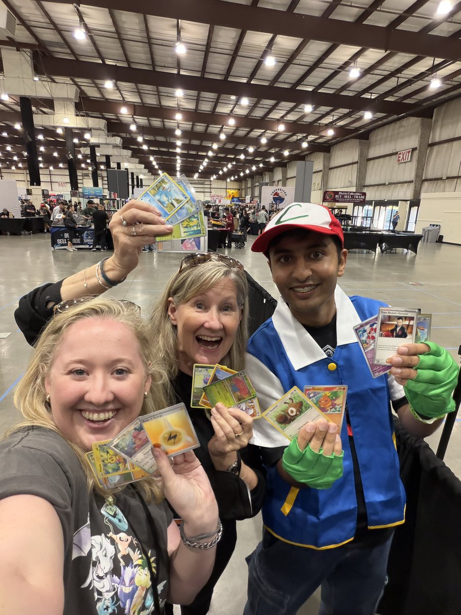 NeilNaidu06's tweet photo. @TheVeronicaT please let me know if the cards I sold to you were worth the $20! What a deal! 🤣❤️ https://t.co/WRNxA1eyjd