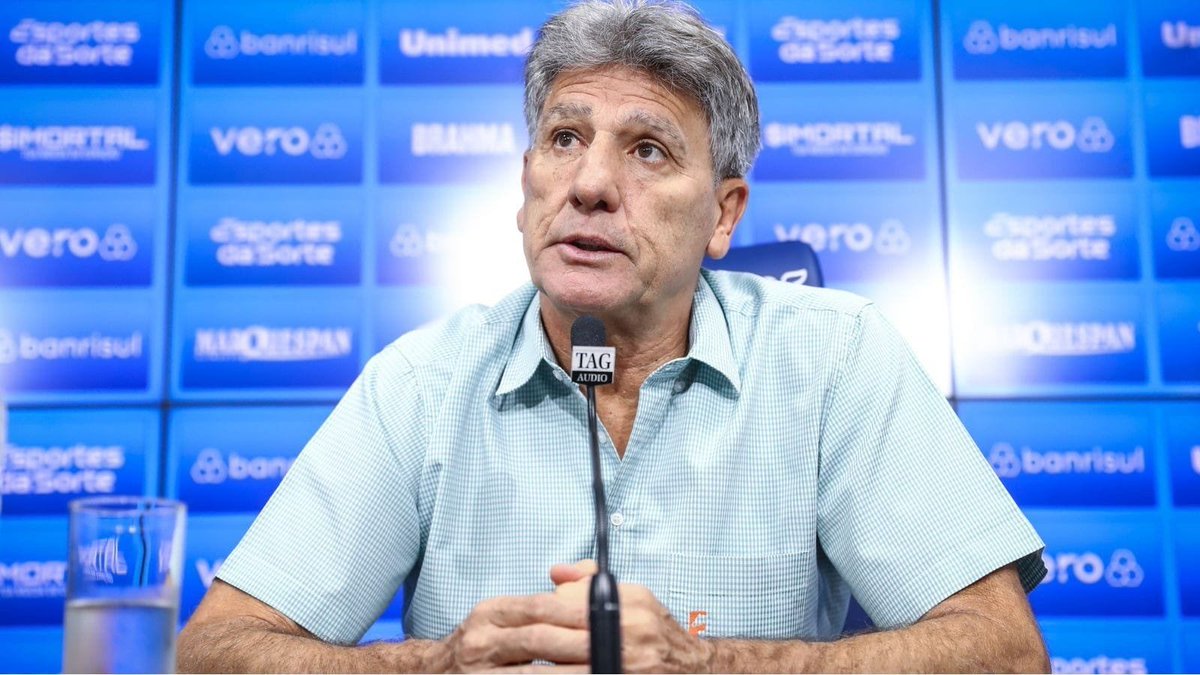 soccergfbpa's tweet photo. 🚨 BASTIDORES! Renato Portaluppi e Roger Machado são nomes que circulam nos bastidores do Grêmio para um eventual substituto de Luís Castro.

Thiago Carpini também é citado internamente como uma possibilidade que corre por fora.

Uma definição sobre o futuro do treinador português poderá acontecer ainda neste domingo.

🗞️ @eduardogabardo (YouTube)