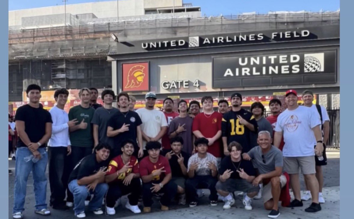 NKaravedas's tweet photo. Cool event for our Senior Fullerton football players. Seeing the @uscfb team battle in Coliseum!
As a coach, along with the team, I was able to bring my youngest grandson on to the field! Amazing experience
#FightOn #FootballFam #RedHawkPride
❤️💛✌🏽🏈 @lacoliseum https://t.co/8woKHaSrrK