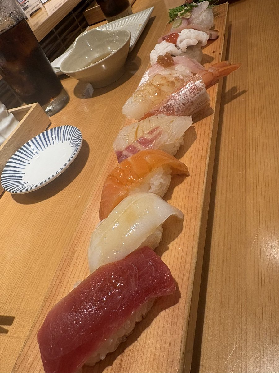 FlowerMint0918's tweet photo. これは一昨日食べたｼｭｯｼ🍣 https://t.co/N3nWlJh4QK