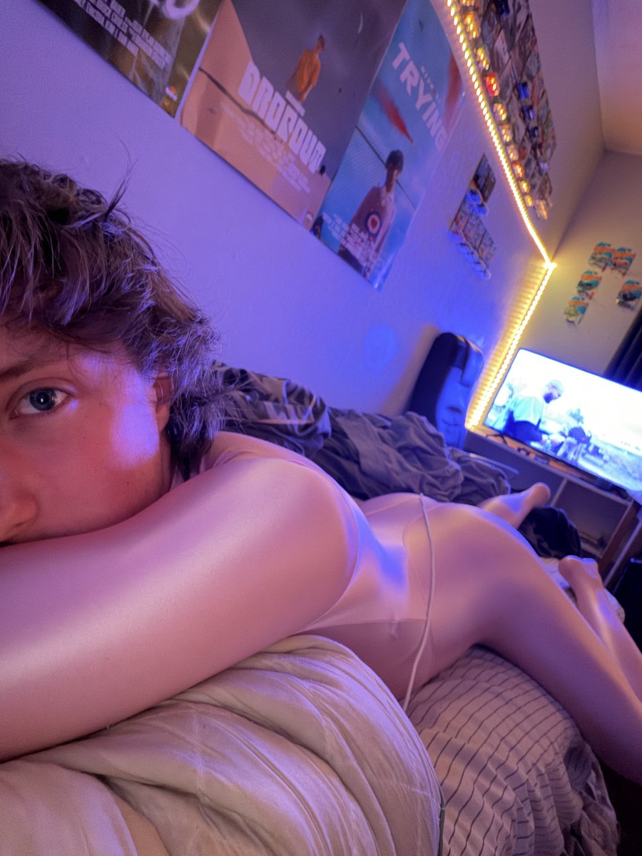 astaributirl's tweet photo. You could be laying on top of me but y’all wanna live so far away 🙄 https://t.co/byOC47En3r