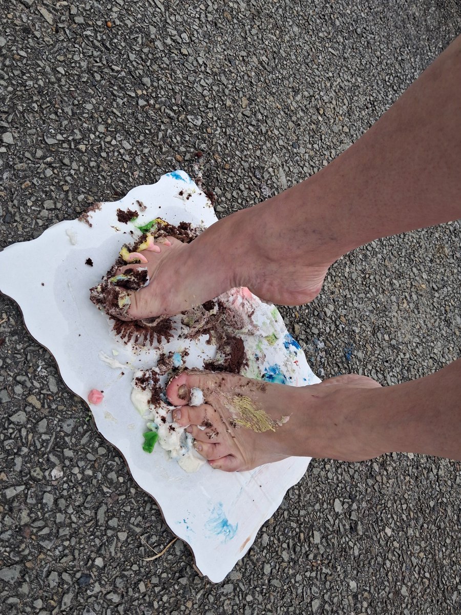 Sweetpetite_6's tweet photo. #Smashing cupcakes https://t.co/ezMRas1LIS