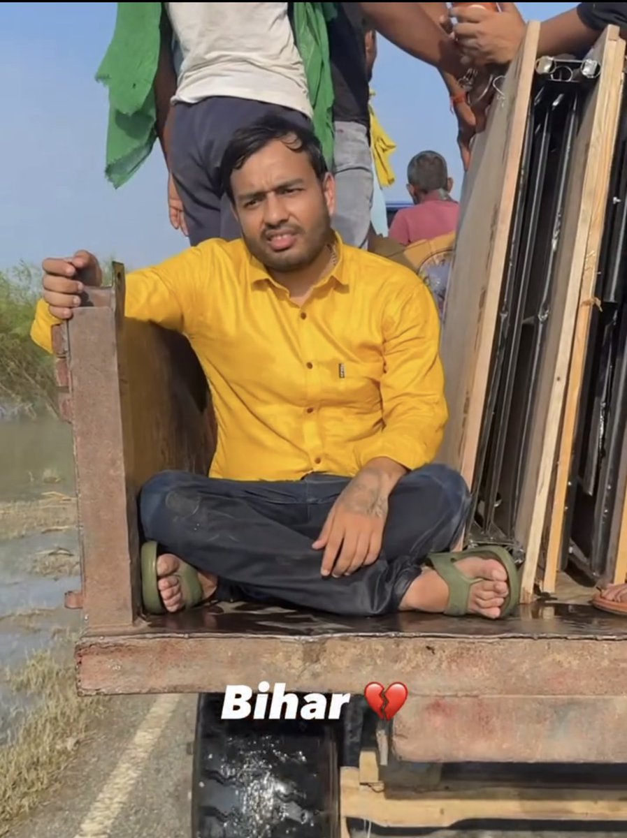 BihariMan1's tweet photo. Alakh Pandey Sir flood victims ki madad karne Bihar pahuch gaye..

But where is your favourite Faizal Khan Sir, who claims to be a Bihari and spends lakhs on festivals like Raksha Bandhan for his PR?

Sirf Bakaiti karna jante hai. https://t.co/e7SbFWiQBV