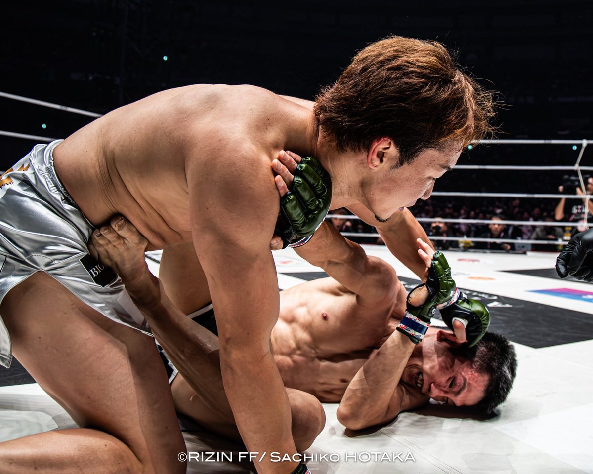 ppayu0311's tweet photo. 2015年に青木真也が桜庭和志をパウンドアウトしたように今回の超RIZIN5で朝倉未来が青木真也をパウンドアウトしたのも全部が物語を感じた。良いもん見たな。絵も最高。

#超RIZIN5  
#超RIZIN https://t.co/rWfPhnhUGw