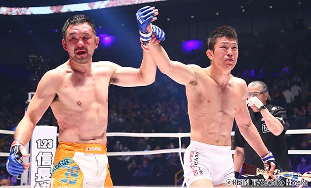 ppayu0311's tweet photo. 2015年に青木真也が桜庭和志をパウンドアウトしたように今回の超RIZIN5で朝倉未来が青木真也をパウンドアウトしたのも全部が物語を感じた。良いもん見たな。絵も最高。

#超RIZIN5  
#超RIZIN https://t.co/rWfPhnhUGw