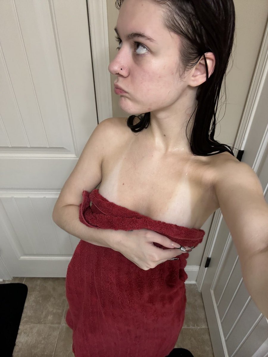 ravenonrepeat's tweet photo. the towel almost dropped 🫣 almost. maybe next time behave https://t.co/WhNx3un8gp