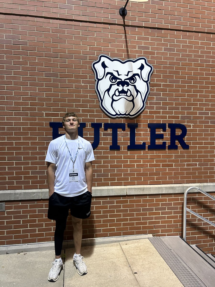 Adrian3Miles's tweet photo. Thank you @CoachSchott_BU and @ButlerUFootball for having me at the game tonight. Awesome Experience! https://t.co/ufC2x8NJp7
