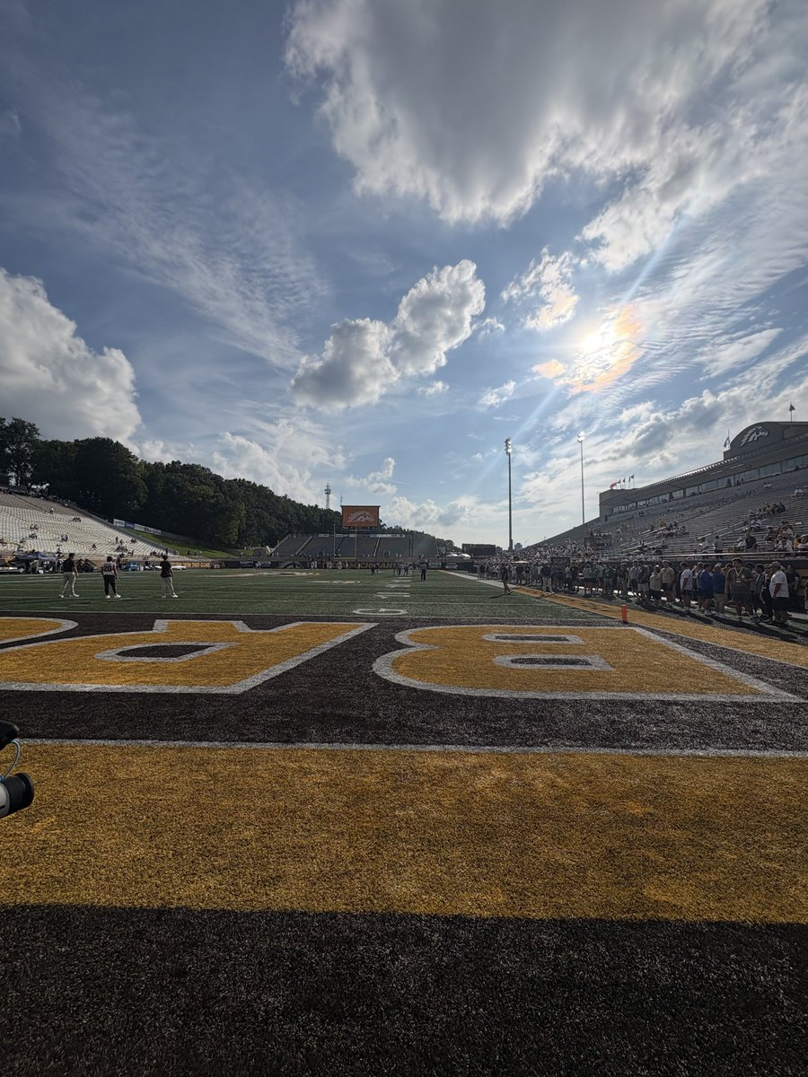 DanielDes2028's tweet photo. Had an amazing game day visit at @WMU_Football. It was an awesome experience. Excited to come back soon!!!

@BrotherRiceFB @CoachCano @OLMafia @PrepRedzoneIL @CoachQuedenfeld @EDGYTIM @Rivals @Bryan_Ault @AllenTrieu @CamAllenFB @WMU_Recruiting https://t.co/HLxv7zi99a