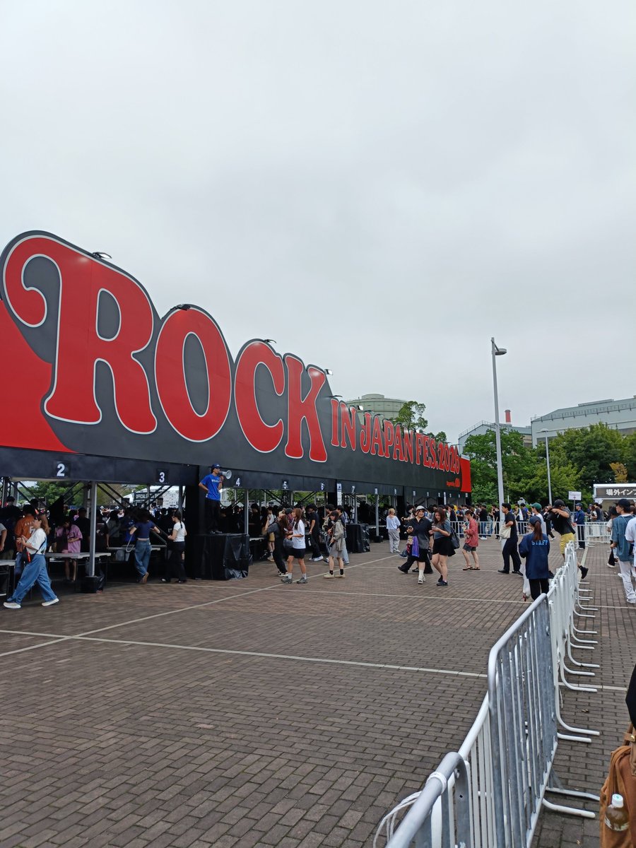 Ibukey_33's tweet photo. 現着！！！
 #FRUITSZIPPER
  #ロッキン https://t.co/qeUZOBFdFL