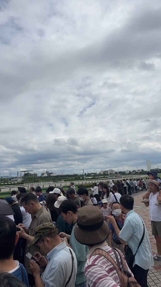 dousuke's tweet photo. 今日は阪神競馬場にて観戦
結構暑い🥵
楽しみます♪ https://t.co/eIvlisz8es