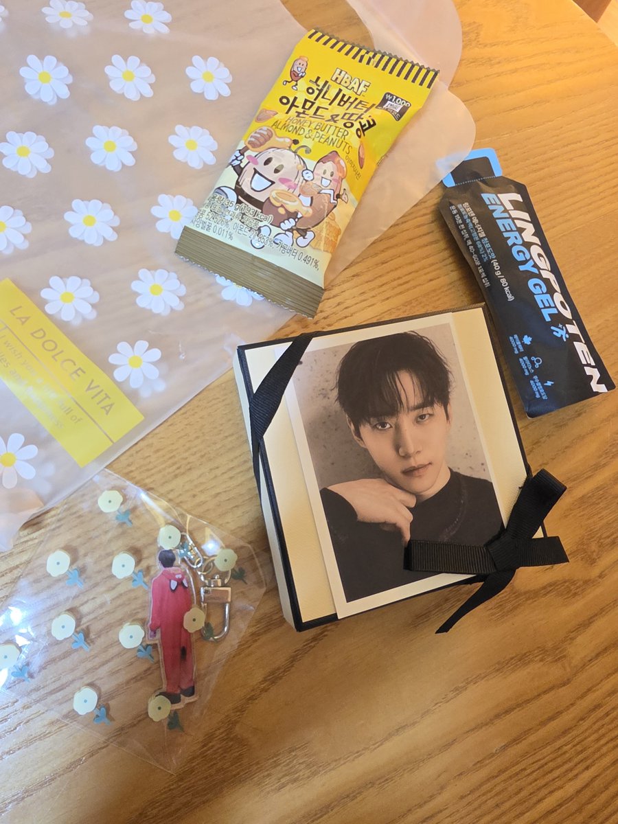 junho_kaoru0125's tweet photo. ソンムル🎁💛ありがとうございます😭😭😭😭😭💛
#이준호 #LEEJUNHO
#O3Collective https://t.co/c58uMhWmW5