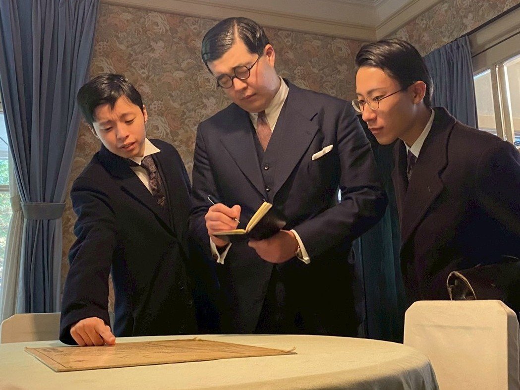 Teppou_Katuide's tweet photo. 撮影会の思い出
＿人人人人人人人人人人人人人人人＿
＞　思想犯を取り締まる特○警察　＜
￣^Y^Y^Y^Y^Y^Y^Y^Y^Y^Y^Y^￣ https://t.co/mb3zIauRPO