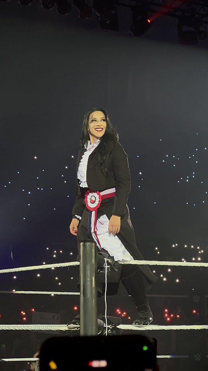 dominikstendies's tweet photo. that home country GLOW 😍
#WWESantiago 

📸: @Imstifler_ https://t.co/W9wz45QwgX