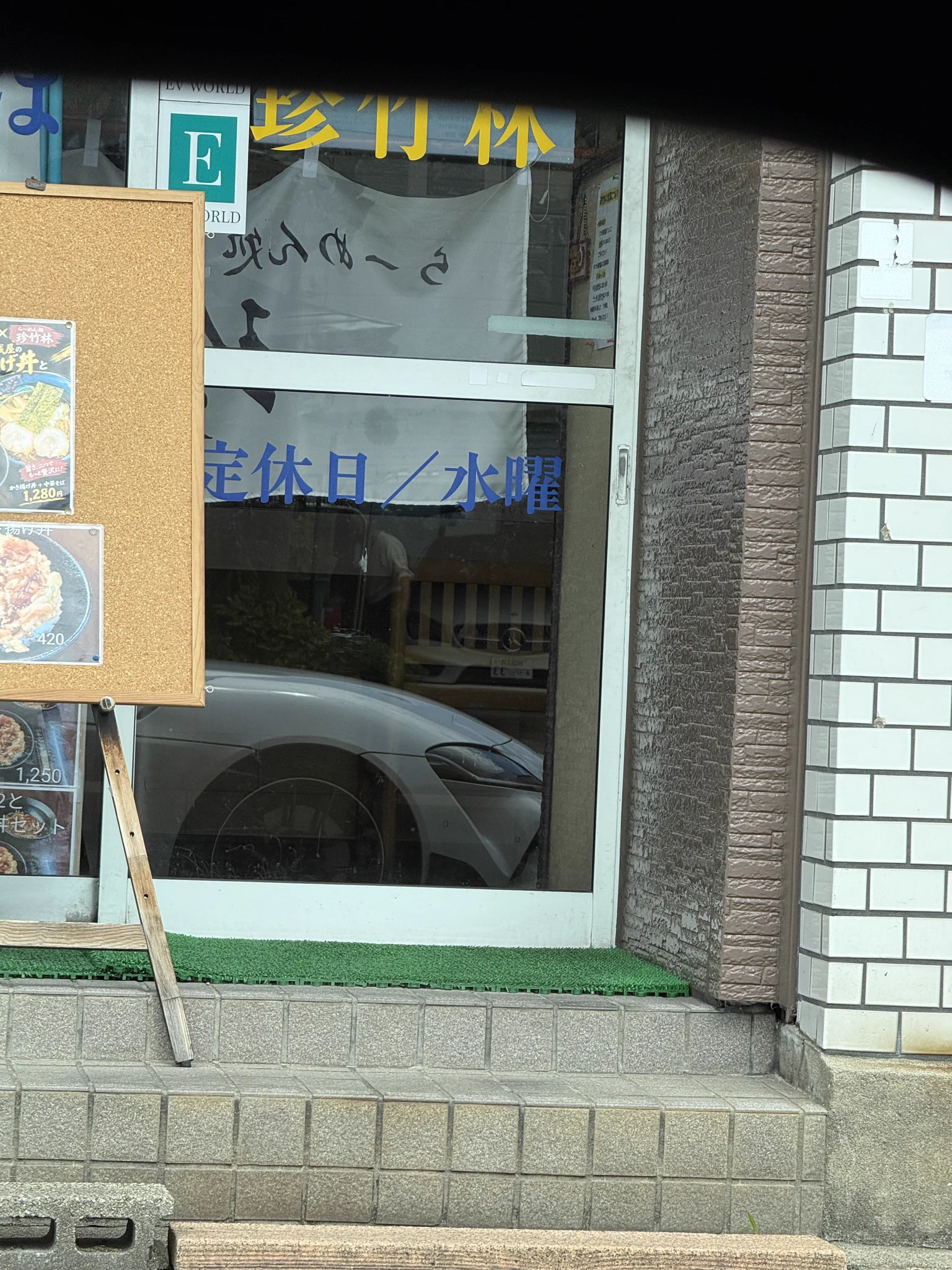 HSD7wiQaAAAm4VT?format=webp&