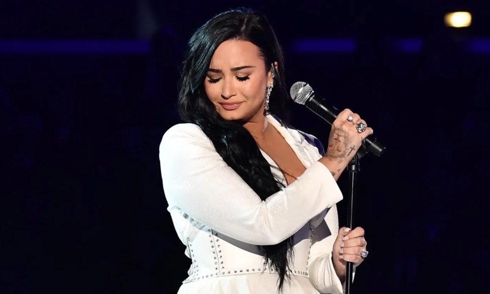 theholydemi's tweet photo. watching the full healing story of this woman is one of the biggest joys of my life. https://t.co/W7gh4ITzUb