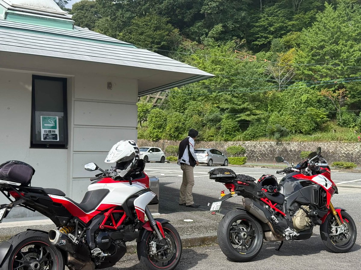 komeboy's tweet photo. 夜中の雨で路面ウェットですが6：30ファミマスタートからの菊池城、阿蘇スカイライン展望台＞マゼノミステリーロード＞鯛生金山＞１１時前には帰宅...この後第２部中州ジャズ行ってきます
ｐｓ：阿蘇は晴れてて阿蘇スカイライン展望台も暑いけど久留米帰るとパラパラ雨+曇りなり https://t.co/JOa2i5OaXB