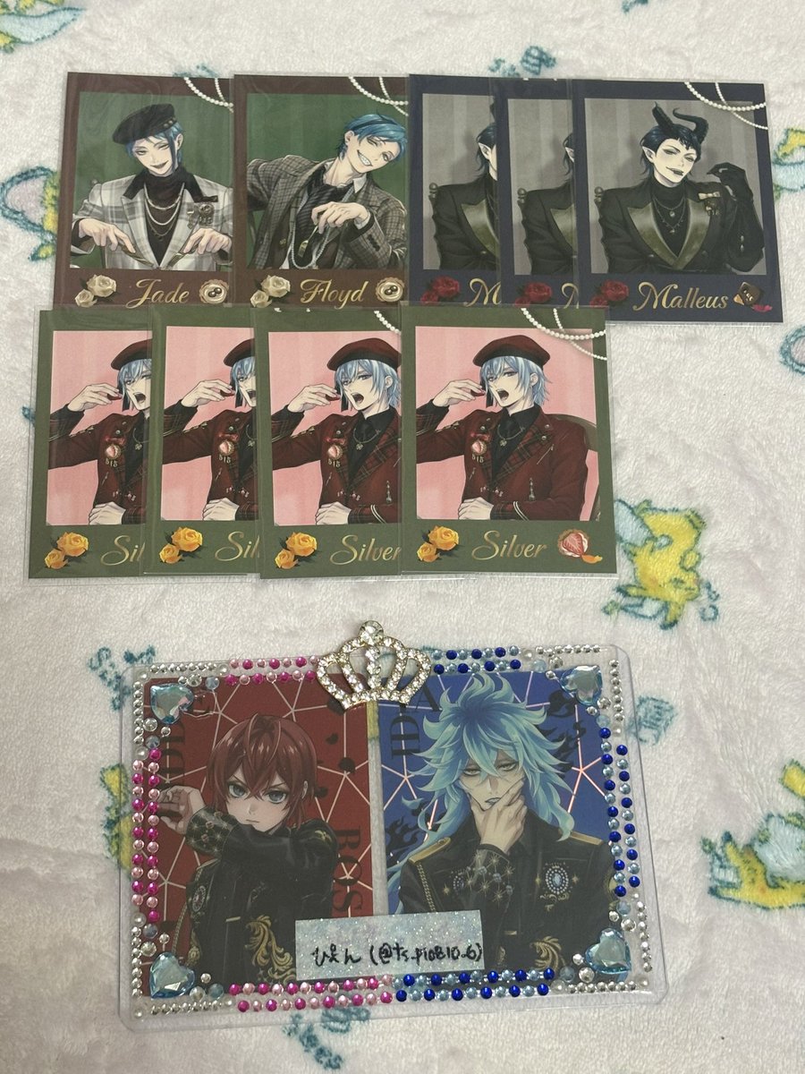 ts_pi0810_6's tweet photo. 交換 ツイステ ボンボニ ボンボニエール POPUP ランダムカード 

譲 ラギー2 ジェイド フロイド カリム ジャミル ヴィル2 ルーク3 エペル マレウス3 シルバーた セベク

求 イデア リドル

✧1枚目はイデアとの交換
✧本日17時頃まで渋谷手渡しまたは郵送

お気軽にお声掛けください🐈 https://t.co/kVFTZBucNy