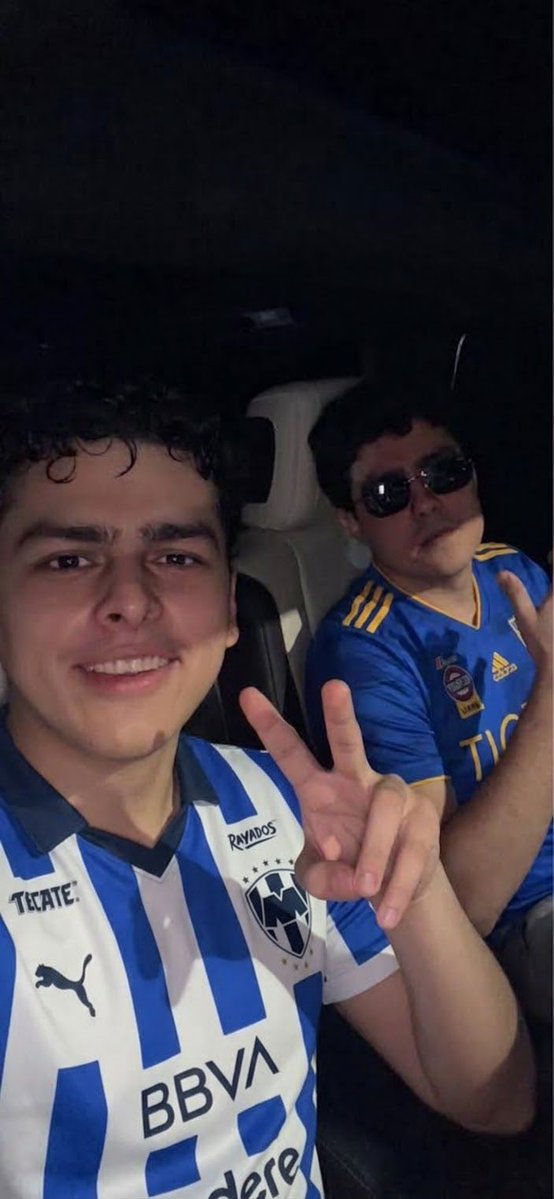dicksonmayas28's tweet photo. Disfrutando del clasico con amistades 🙏 #SabadoFutbolero @TUDNMEX https://t.co/nHkEBdoArQ