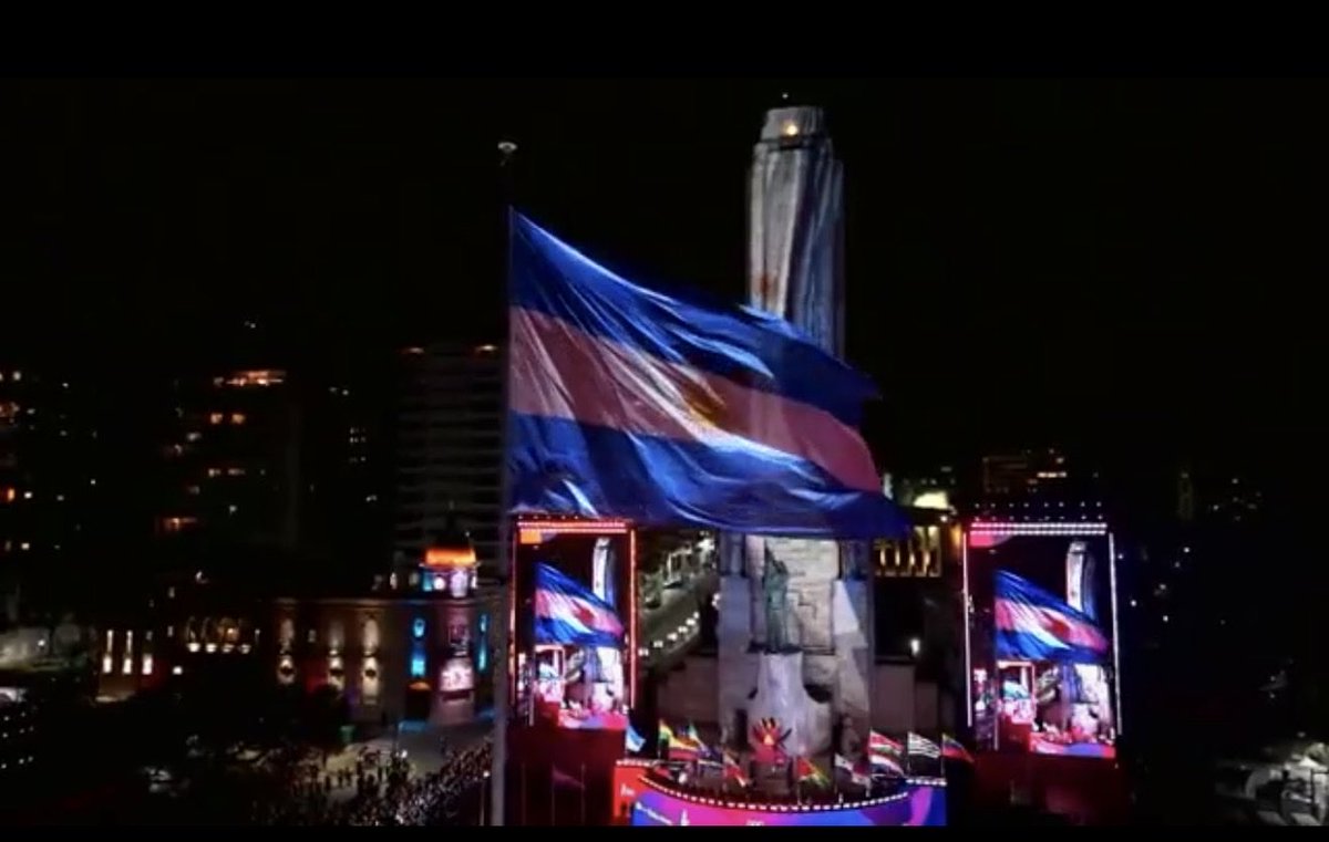 romidiezok's tweet photo. Más allá de toda diferencia política, ver a Rosario volver a brillar, con seguridad y con su gente disfrutando de la ciudad, emociona.

Rosario es demasiado bella. Hoy todos podemos sentirnos orgullosos de ver así nuestro Monumento.

Gracias Presidente @JMilei por tomar la decisión de dar la batalla contra el narcotráfico y devolvernos la seguridad con el Plan Bandera. Por generar el marco para que Rosario pudiera empezar a recuperar algo que nunca debió perder: la calle, la tranquilidad y la libertad.

Y cuando las cosas se hacen bien, hay que reconocerlas. Gracias también al gobernador @maxipullaro y al intendente @pablojavkin por el trabajo conjunto.

Por encima de cualquier diferencia: Rosario, Santa Fe. Siempre. 🇦🇷💜

VLLC!!