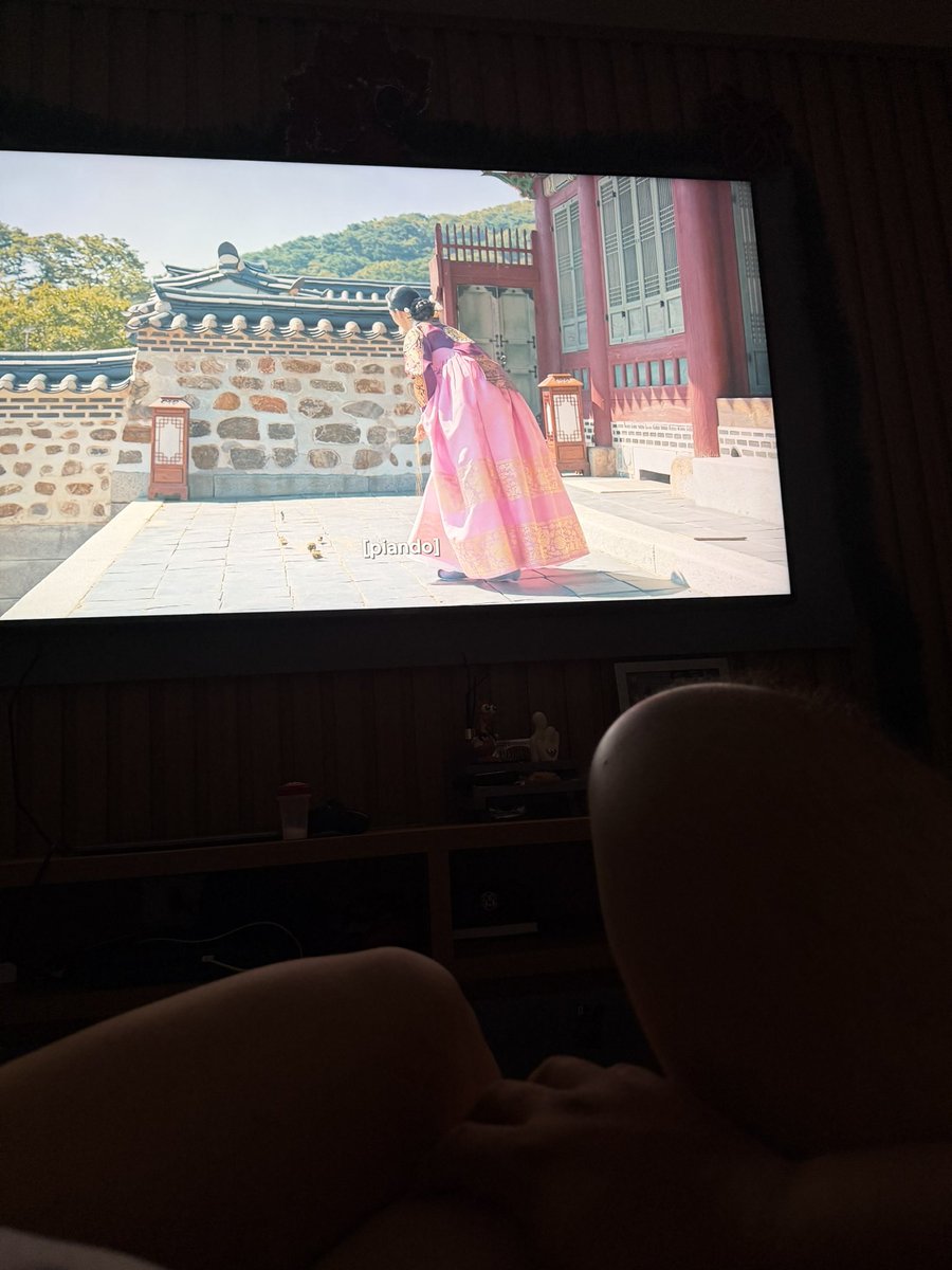 sucessofk's tweet photo. Forçando mais uma alma assistir Mr. Queen comigo https://t.co/d1xv5YNI7m