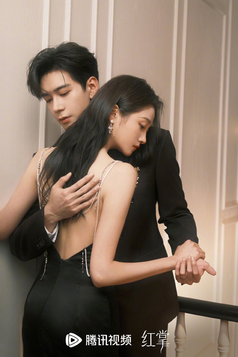 darkrivertes's tweet photo. Thriller drama #LoveYouintheDark starring #GuanXiaotong #ChenXingxu has officially wrapped filming! https://t.co/ANWvzDwDAC
