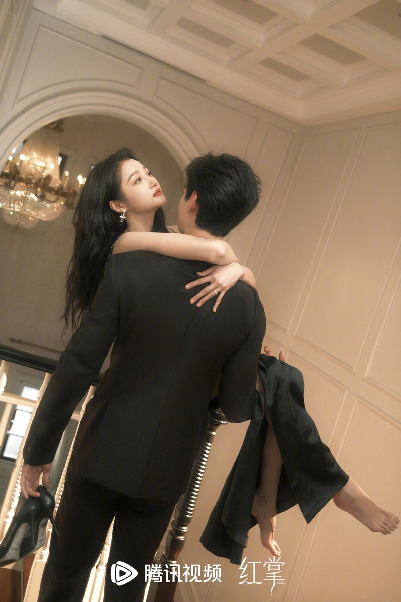 darkrivertes's tweet photo. Thriller drama #LoveYouintheDark starring #GuanXiaotong #ChenXingxu has officially wrapped filming! https://t.co/ANWvzDwDAC