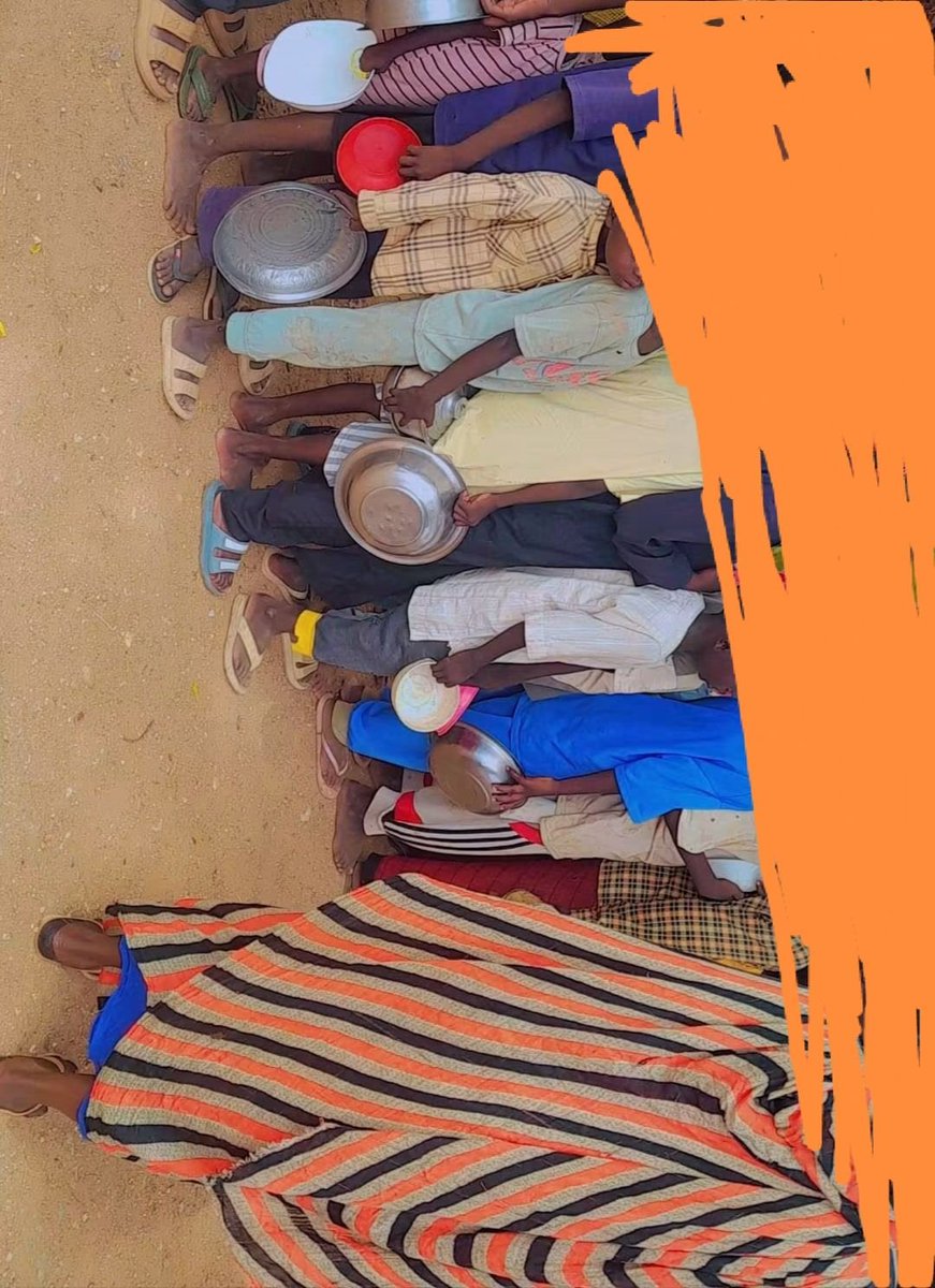 ThomaSerenaBH's tweet photo. The crowd is growing daily. More displaced families are arriving at our Sudan community kitchen, completely desperate for a hot meal.
These are recent photos—we are scaling up to feed them, but our September goal is still far away. I cannot afford to take on any more personal debt to keep this alive.We urgently need a massive push of €20, €50, or €100 donations to buy bulk food and protect this growing community. Please bookmark, repost, and help us.
Links in first reply 👇 #SudanCrisis