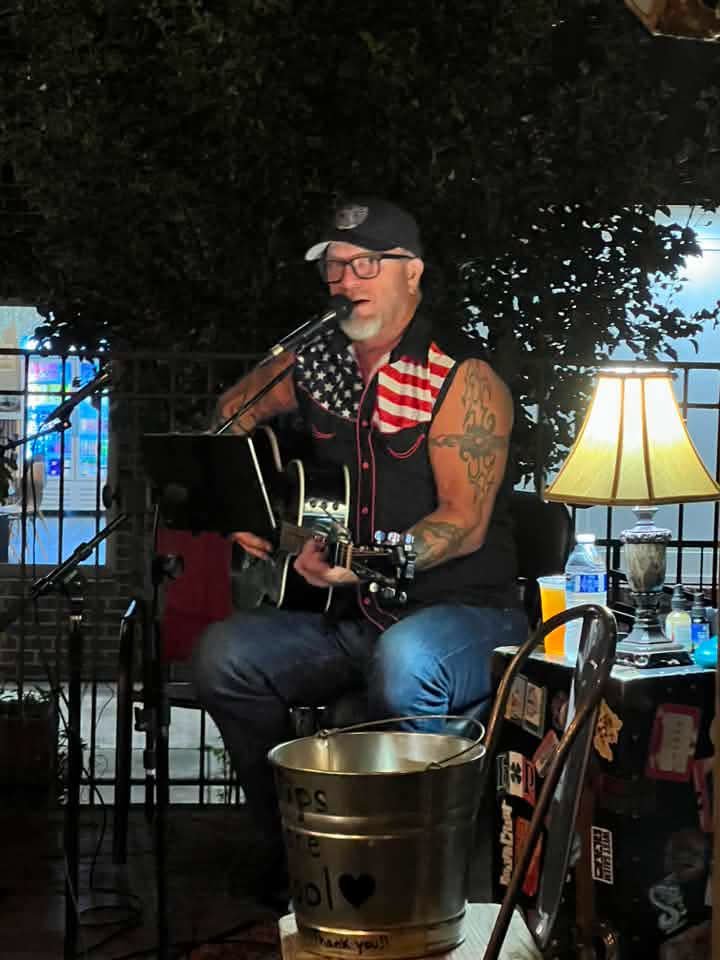 BrewCoffeeTap's tweet photo. Another awesome night of live music on the Brew patio yesterday!  
This was the last scheduled patio performance of the summer (unless we have "second summer," then we may get a few more in before the everyday Oregon rain decides to stay a while!)
Thank you Leland Hallahan! https://t.co/sfepmbN64K