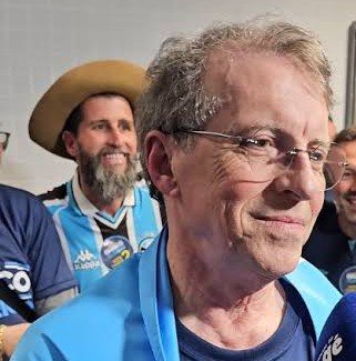 blitztricolor's tweet photo. Quando tu mistura futebol e política é isso que acontece Odorico, Romildo foi do céu ao inferno pois tinha planos de ser candidato ao governo e ficou sem candidatura e na série B, tu botou teus bruxinhos políticos no clube e agora tá no mesmo caminho! https://t.co/y2anYKKqMu