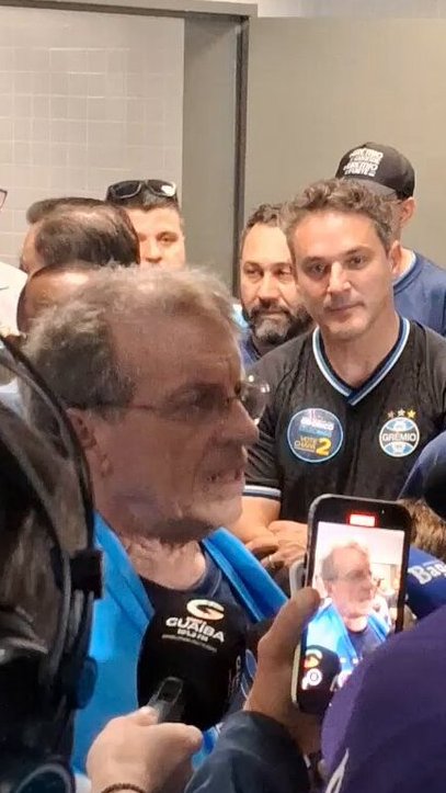 blitztricolor's tweet photo. Quando tu mistura futebol e política é isso que acontece Odorico, Romildo foi do céu ao inferno pois tinha planos de ser candidato ao governo e ficou sem candidatura e na série B, tu botou teus bruxinhos políticos no clube e agora tá no mesmo caminho! https://t.co/y2anYKKqMu