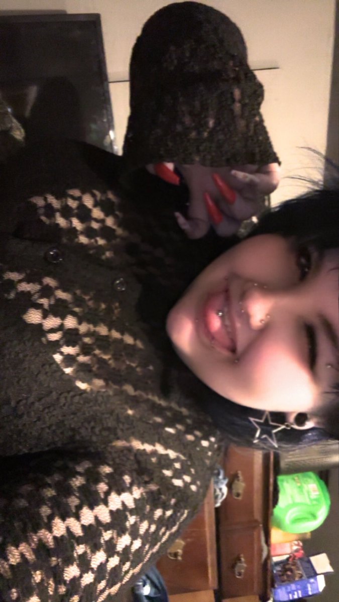 axelspluto's tweet photo. everyone i am infact alive i learned how to put on lashes and i got kicked out of college and i am barely alive but i am alive https://t.co/AW1MRqQwwH