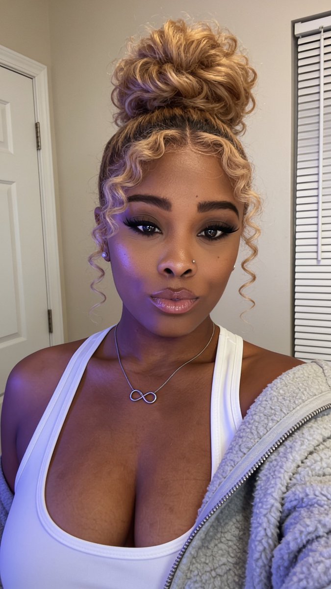 nylalove99's tweet photo. let's melt together, i’m on fire for you 🔥👅 https://t.co/Y8Dcm23SqA