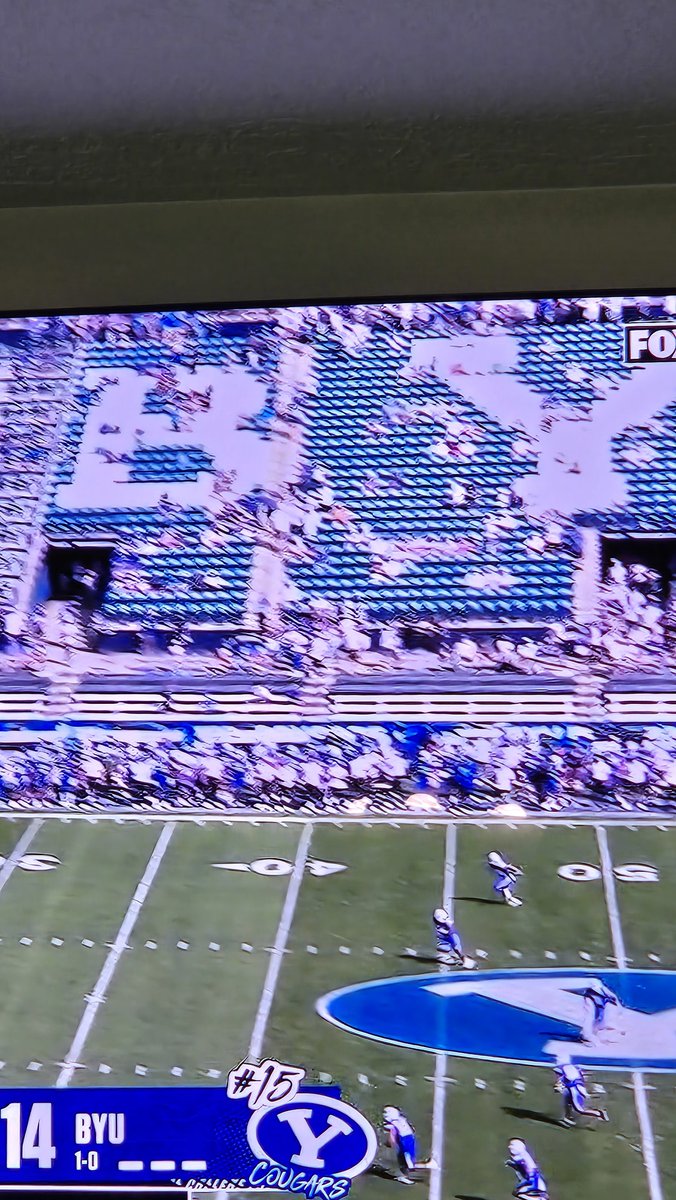 _justsomestuff's tweet photo. Glad all the rich people with the east side tickets are such engaged fans as the second half starts.   #BYUfootball https://t.co/WbbHRIZvAG
