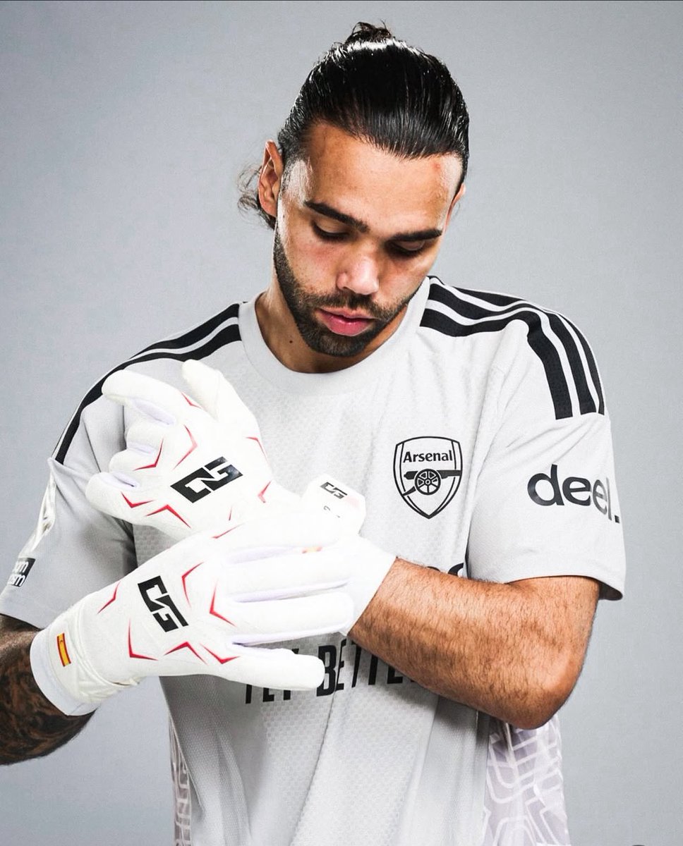 Mbuthiazzz's tweet photo. The best keeper in the world 🙌🙌🙌❤️‍🔥#arsenal #prem https://t.co/Kulh9yyJUW