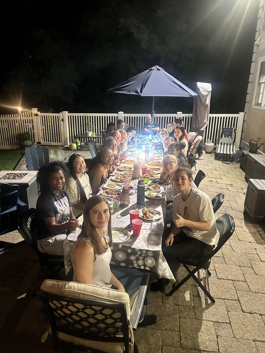 Manhattan_WBB's tweet photo. Culture Night at Coach @heathervulinβs house! Each person brought a dish that represented their culture, family, or upbringing. A special night filled with great food, meaningful stories, and an even stronger connection as a team. ππ½οΈ
#GoJaspers | #playGREEN π’βͺοΈ https://t.co/fGFCLr0qz2