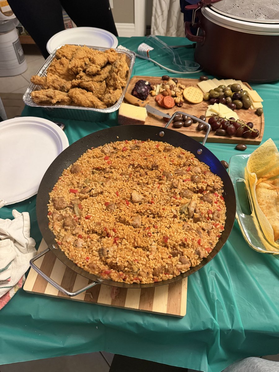 Manhattan_WBB's tweet photo. Culture Night at Coach @heathervulinβs house! Each person brought a dish that represented their culture, family, or upbringing. A special night filled with great food, meaningful stories, and an even stronger connection as a team. ππ½οΈ
#GoJaspers | #playGREEN π’βͺοΈ https://t.co/fGFCLr0qz2