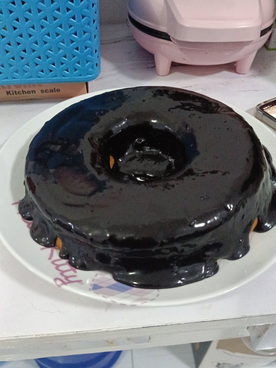 kyeomviee_'s tweet photo. bolinho de cenoura aqui em casa, quem vem? https://t.co/MdWXbTYyZS