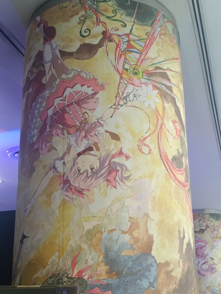 OkamiNoYami7's tweet photo. Gracias @KonnichiwaFest fue una gran experiencia poder ver a Chiwa-san en vivo y poder ver la nueva película antes Solo espero se pueda organizar un poco mejor la venta de artículos, que cuando ya estaba en la tienda la cerraron 30 minutos antes de la cinta y no pude comprar nada https://t.co/kzHWkR2WNE