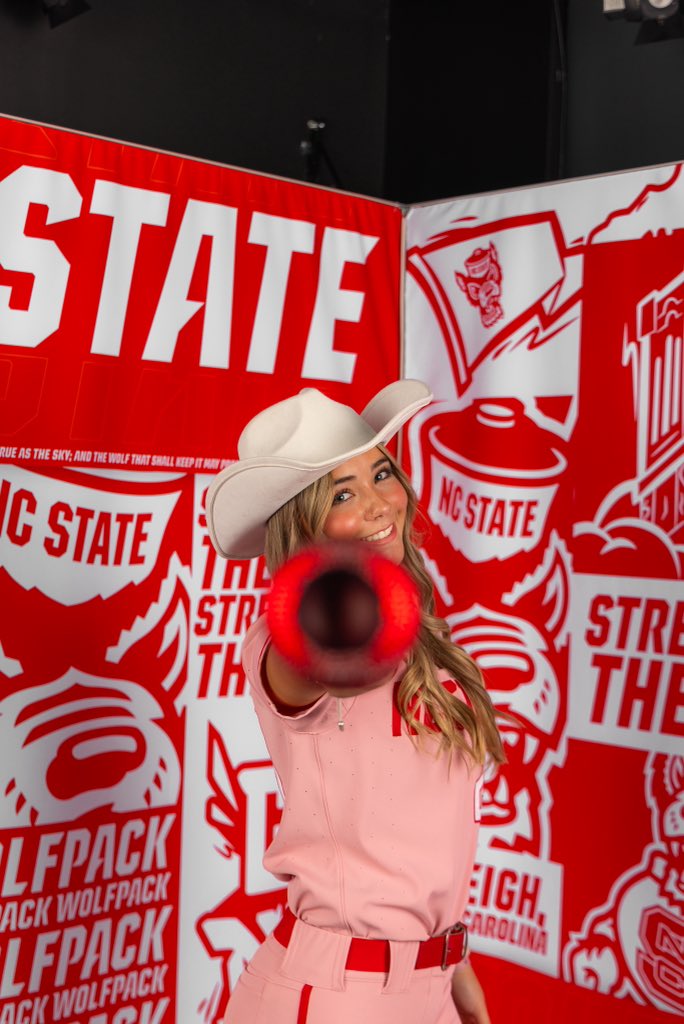 Ashlynn_k18's tweet photo. LIGHT IT RED!!πΊβ€οΈ #committed @LLefty18 @boschml @FrizellRiley @CoachCassady @PackSoftball @DHSWOLVES_SB @dale_serie @rshawn7520 @Nicoleeee_04 @bombers_academy https://t.co/4YPRyQX9JG