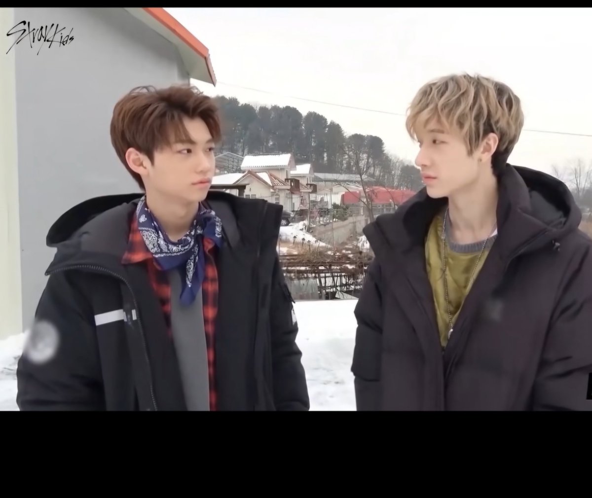 Gemm00's tweet photo. Two pics that give off the same energy:
#straykids https://t.co/fvPNxlKr4d