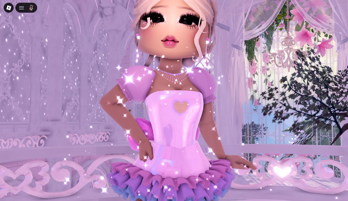 sw3etash's tweet photo. okay so i took heavy inspo from MY DREAM DRESS from barbie fashion fairytale! OH and made my very first decal!! i wanted a cutie heart cut out. what do we think!!?💕✨

#royalehigh https://t.co/Xc9ARMpbfz